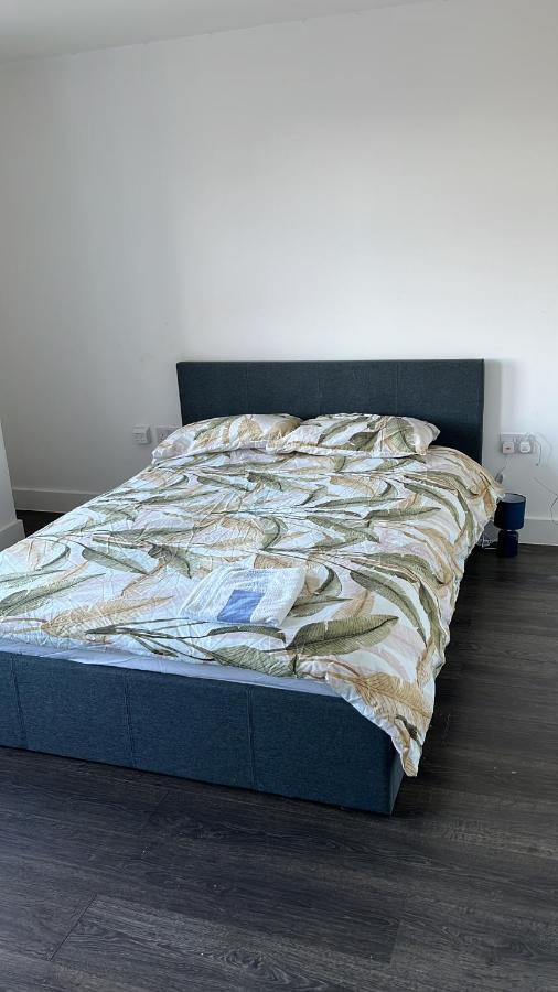 The Serviced Accommodations Харлоу Экстерьер фото