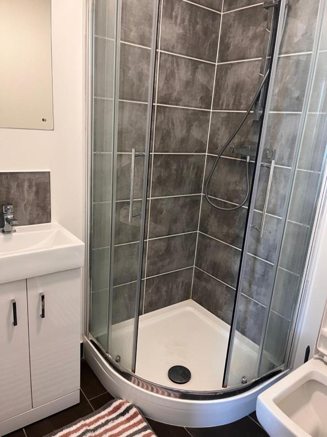 The Serviced Accommodations Харлоу Экстерьер фото