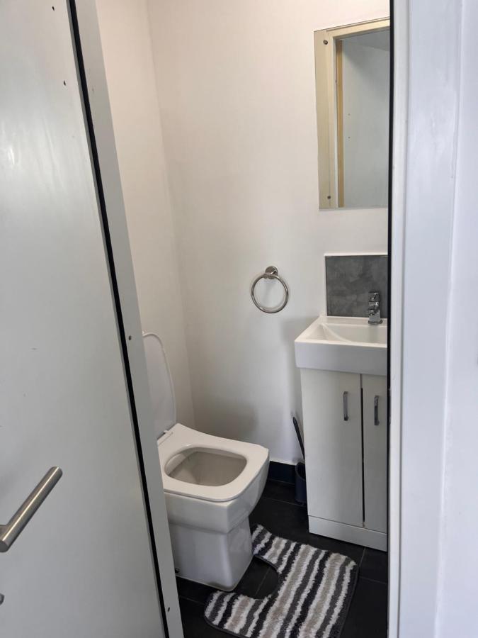 The Serviced Accommodations Харлоу Экстерьер фото
