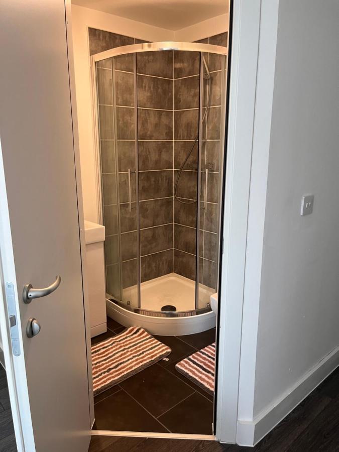 The Serviced Accommodations Харлоу Экстерьер фото